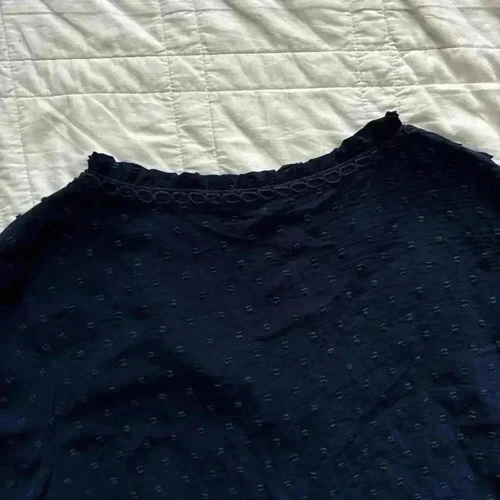 Scandinavian ruffle top navy blue Swiss dot v-neck bloomchic women’s XL classic - Picture 8 of 8